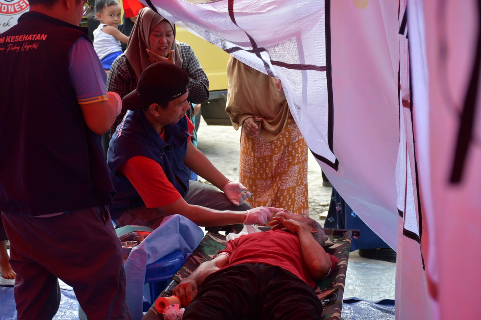 Posko Semen Padang Peduli Didatangi Korban Banjir Bandang Palembayan  